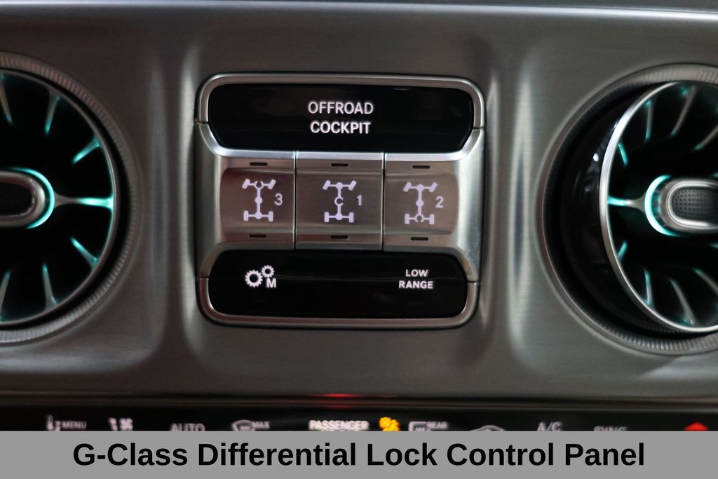 Mercedes-Benz G-Class Vehicle Full-screen Gallery Image 39