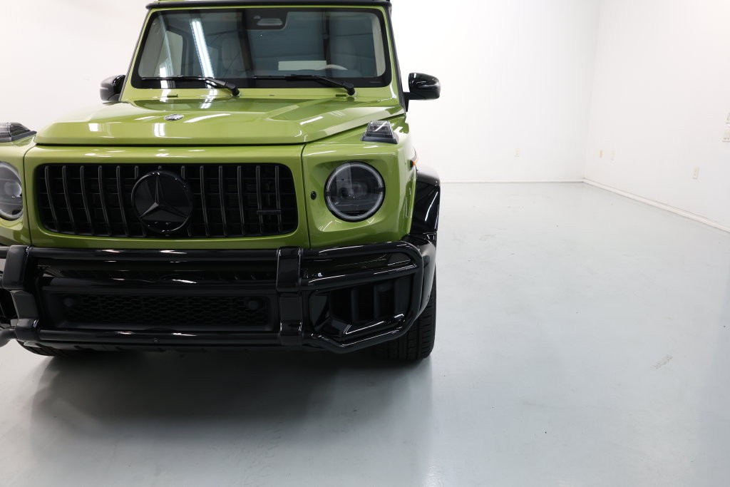 Mercedes-Benz G-Class Vehicle Full-screen Gallery Image 72