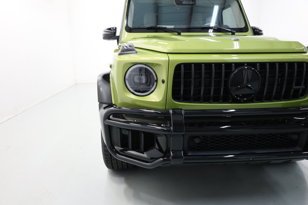 Mercedes-Benz G-Class Vehicle Full-screen Gallery Image 74
