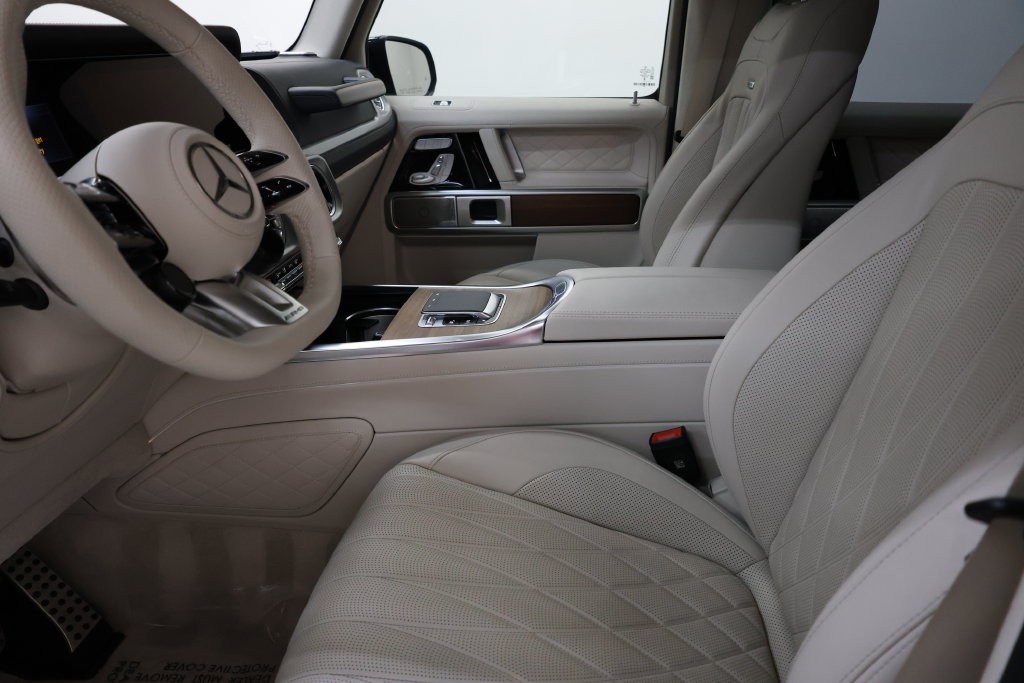 Mercedes-Benz G-Class Vehicle Full-screen Gallery Image 89