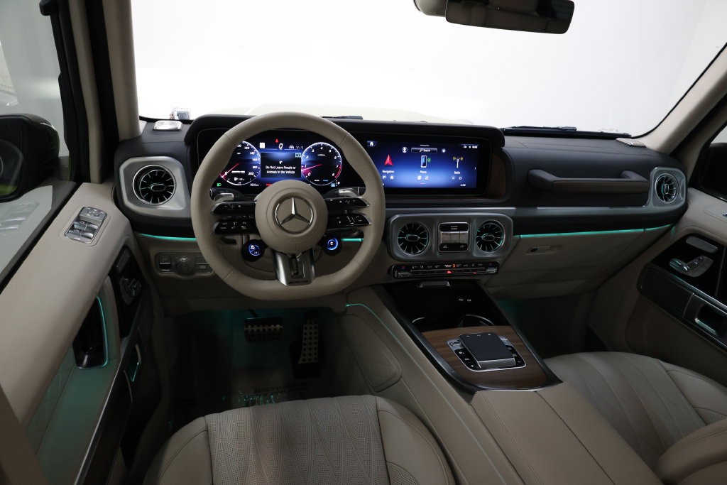 Mercedes-Benz G-Class Vehicle Full-screen Gallery Image 92