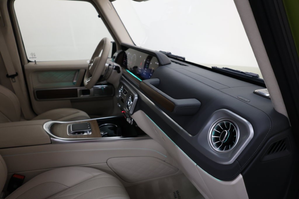 Mercedes-Benz G-Class Vehicle Full-screen Gallery Image 99