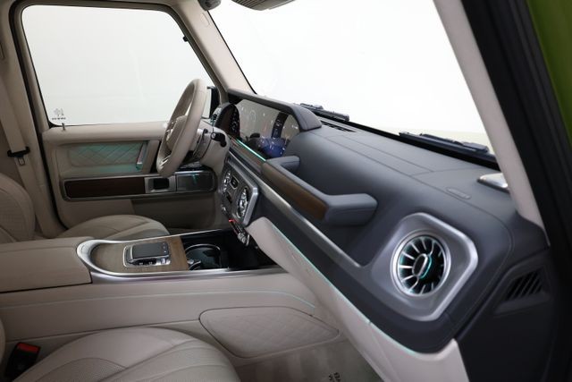 Mercedes-Benz G-Class Vehicle Image 100