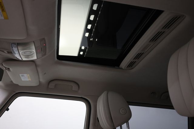 Mercedes-Benz G-Class Vehicle Image 103