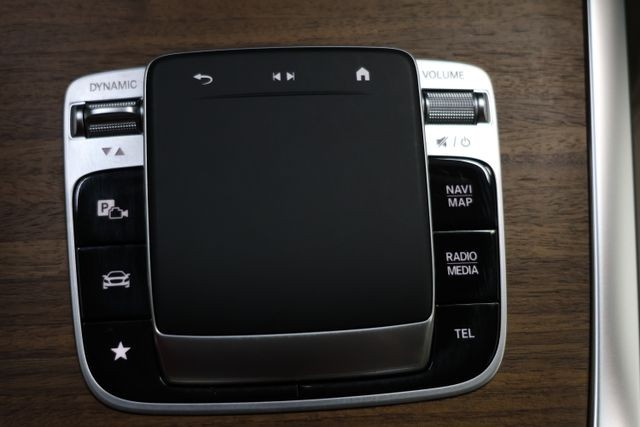 Mercedes-Benz G-Class Vehicle Image 104