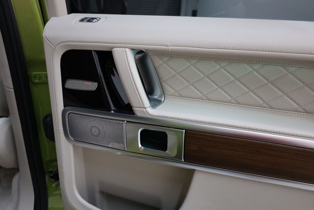 Mercedes-Benz G-Class Vehicle Image 86
