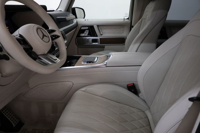 Mercedes-Benz G-Class Vehicle Image 89