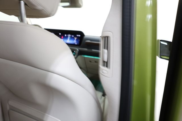 Mercedes-Benz G-Class Vehicle Image 95