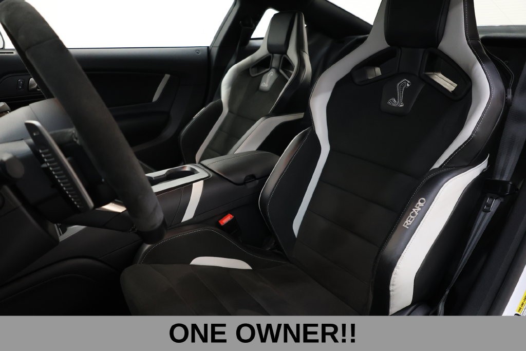 Ford Mustang Vehicle Full-screen Gallery Image 10