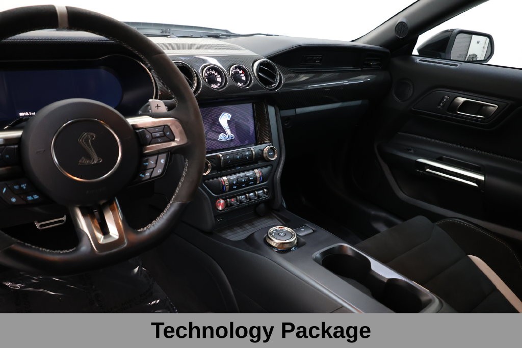 Ford Mustang Vehicle Full-screen Gallery Image 13