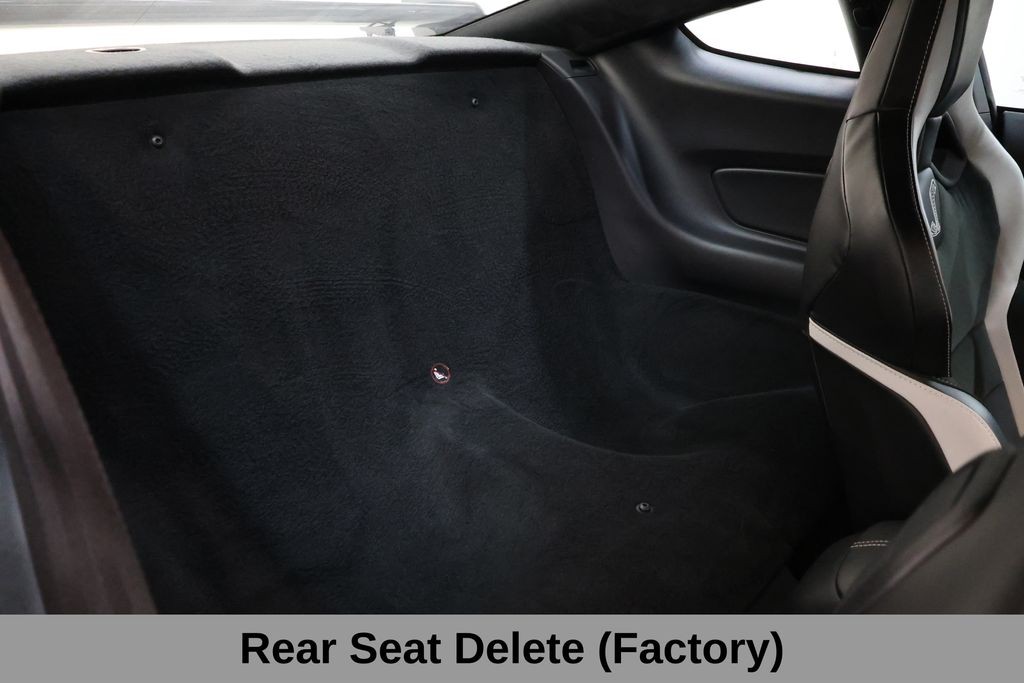 Ford Mustang Vehicle Full-screen Gallery Image 17