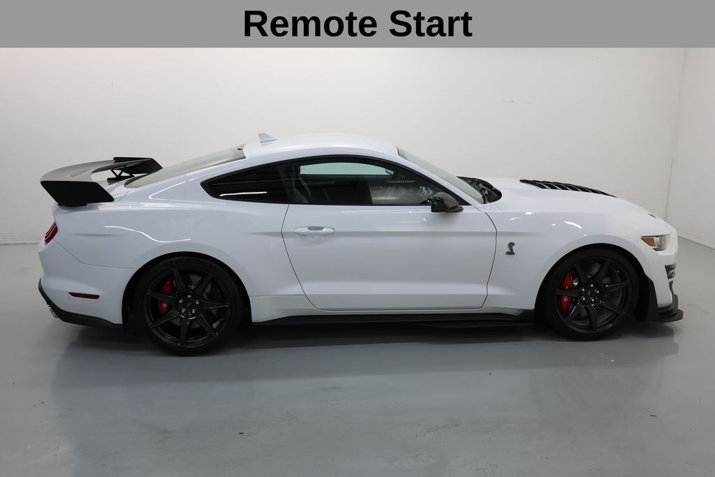 Ford Mustang Vehicle Full-screen Gallery Image 24