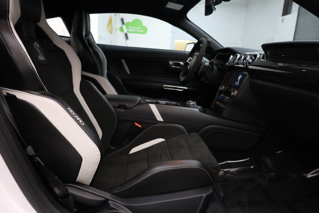 Ford Mustang Vehicle Full-screen Gallery Image 87