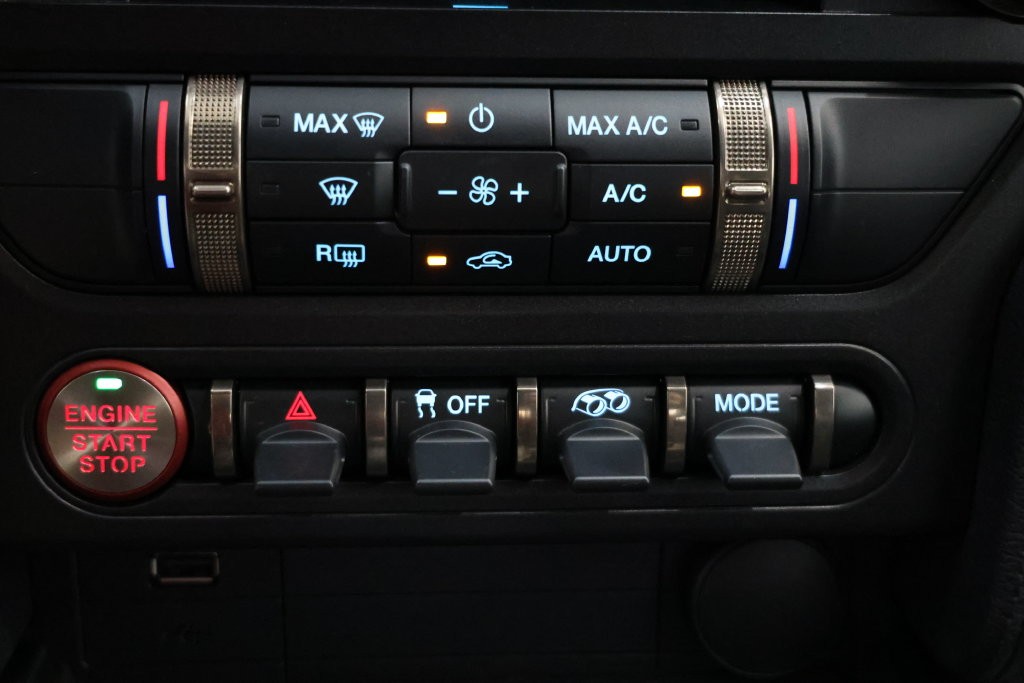 Ford Mustang Vehicle Full-screen Gallery Image 97