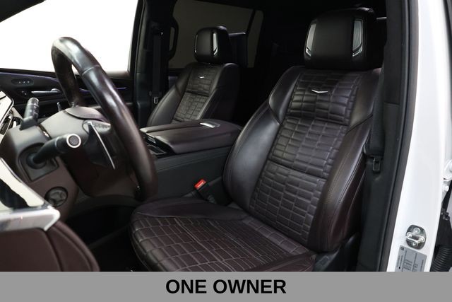 Cadillac Escalade ESV Vehicle Image 08
