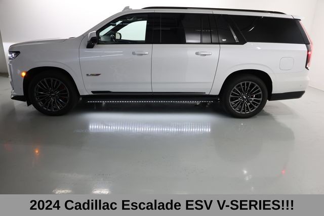Cadillac Escalade ESV Vehicle Image 10