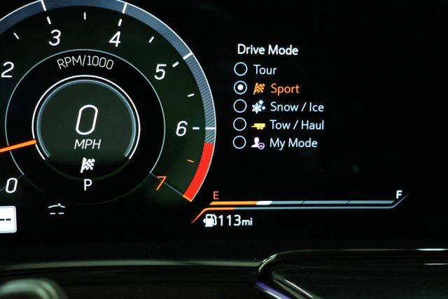 Cadillac Escalade ESV Vehicle Image 101