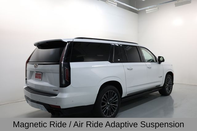 Cadillac Escalade ESV Vehicle Image 31
