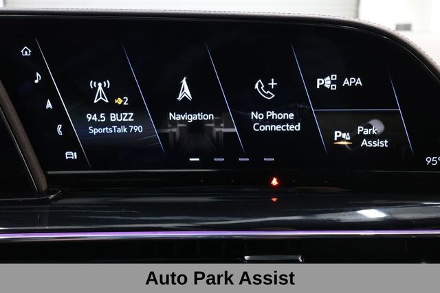 Cadillac Escalade ESV Vehicle Image 33