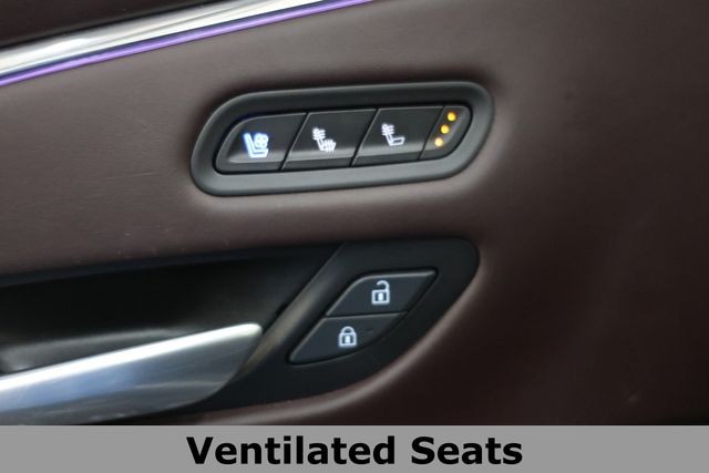 Cadillac Escalade ESV Vehicle Image 40