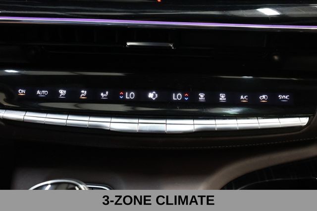 Cadillac Escalade ESV Vehicle Image 43
