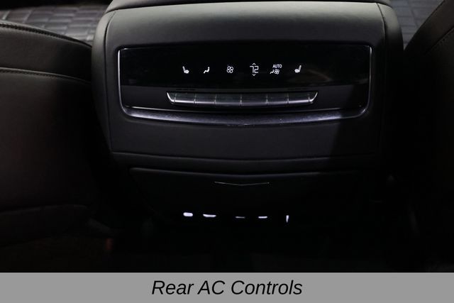 Cadillac Escalade ESV Vehicle Image 44