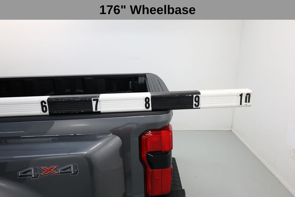 Ford F-450SD Vehicle Full-screen Gallery Image 34