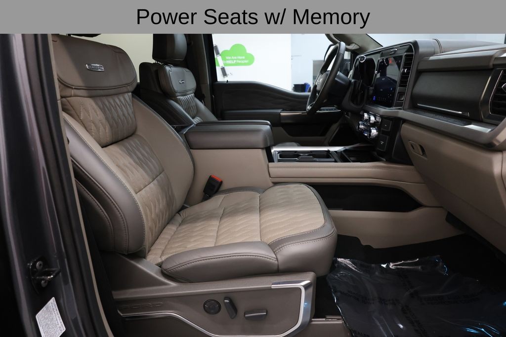 Ford F-450SD Vehicle Full-screen Gallery Image 38