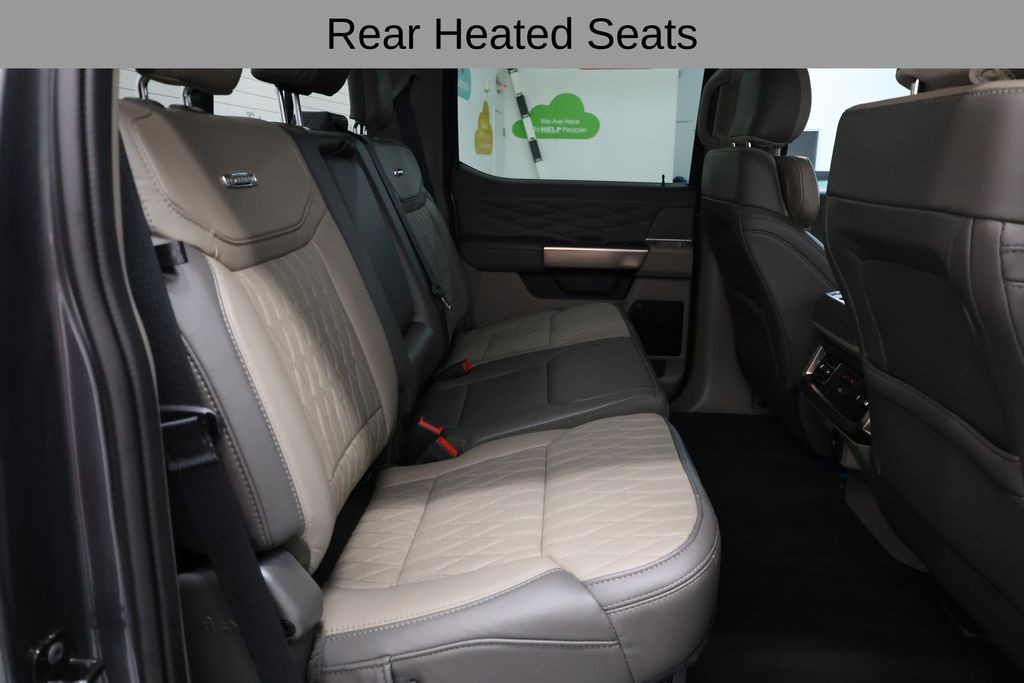 Ford F-450SD Vehicle Full-screen Gallery Image 41