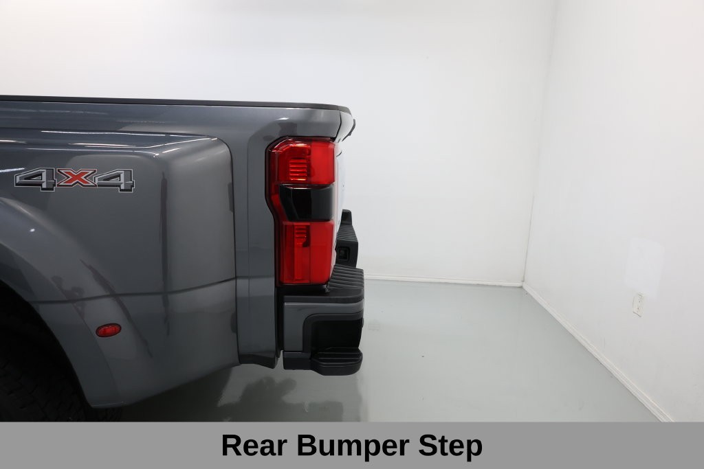 Ford F-450SD Vehicle Full-screen Gallery Image 56