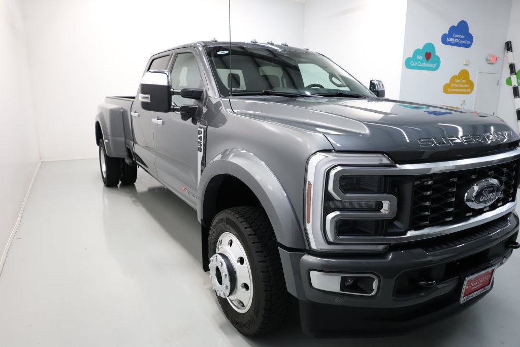 Ford F-450SD Vehicle Full-screen Gallery Image 65