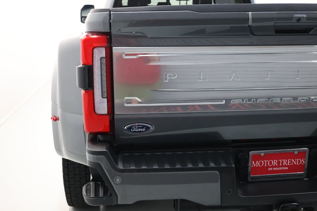 Ford F-450SD Vehicle Full-screen Gallery Image 76