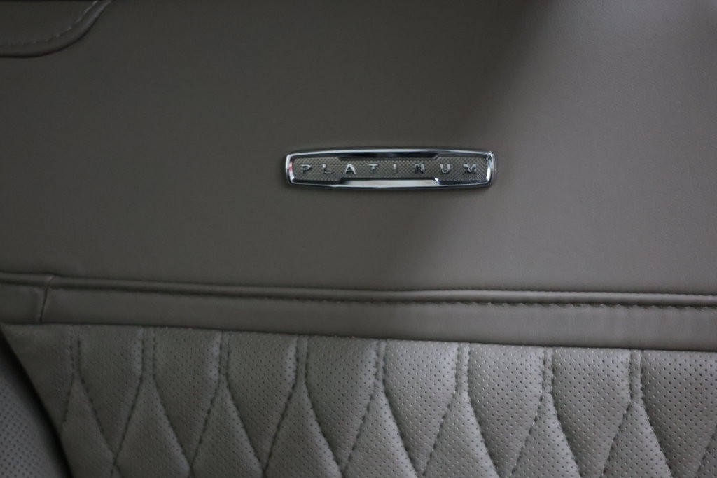Ford F-450SD Vehicle Full-screen Gallery Image 83