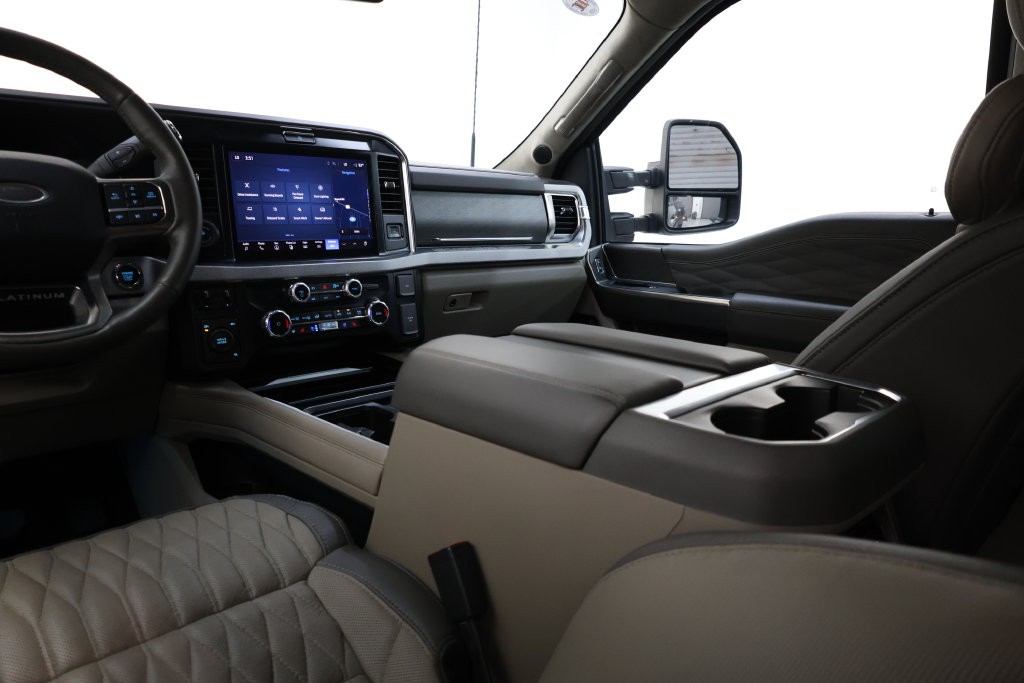 Ford F-450SD Vehicle Full-screen Gallery Image 90