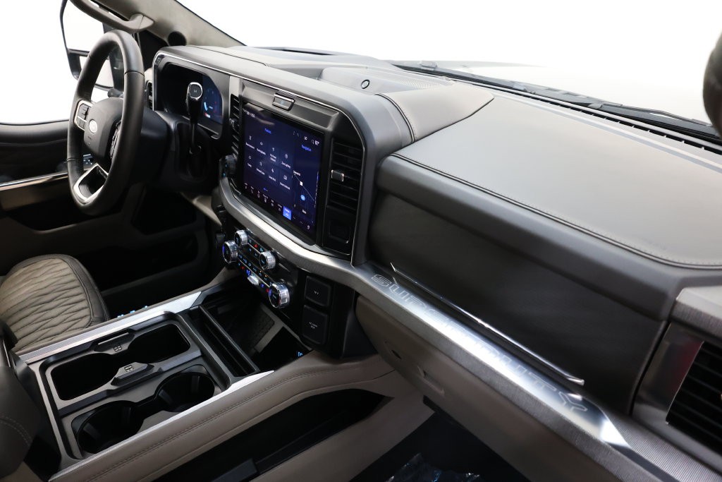 Ford F-450SD Vehicle Full-screen Gallery Image 92