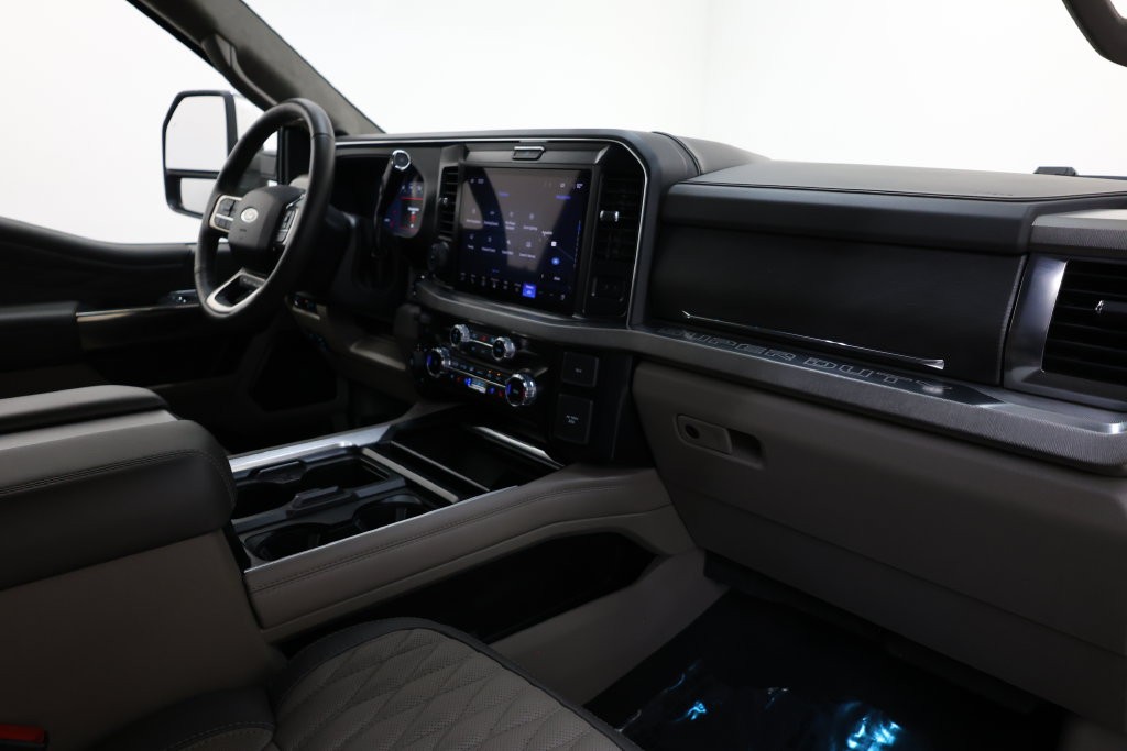 Ford F-450SD Vehicle Full-screen Gallery Image 93