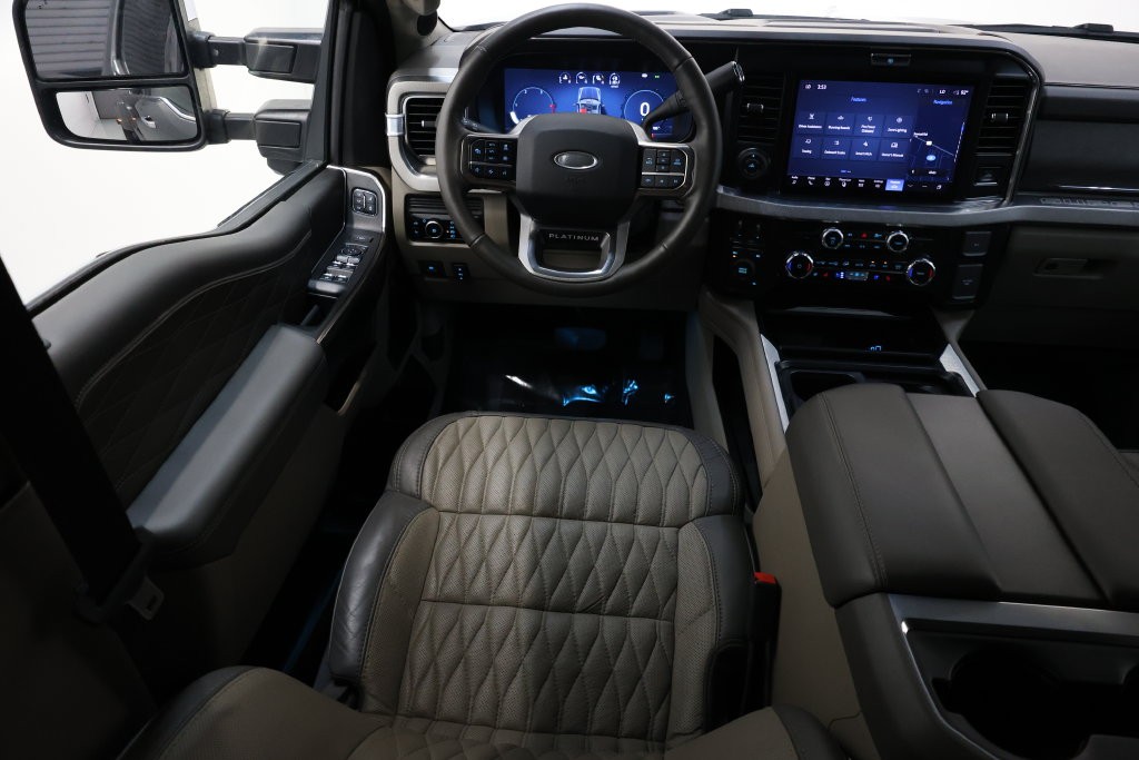 Ford F-450SD Vehicle Full-screen Gallery Image 97