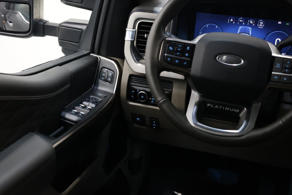 Ford F-450SD Vehicle Full-screen Gallery Image 98