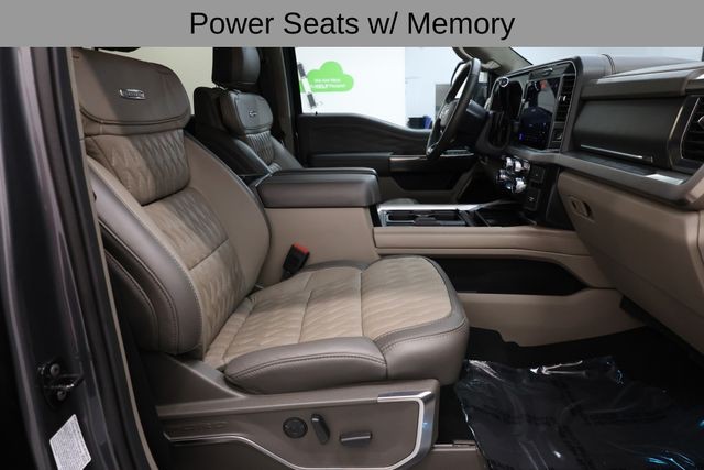 Ford F-450SD Vehicle Image 38
