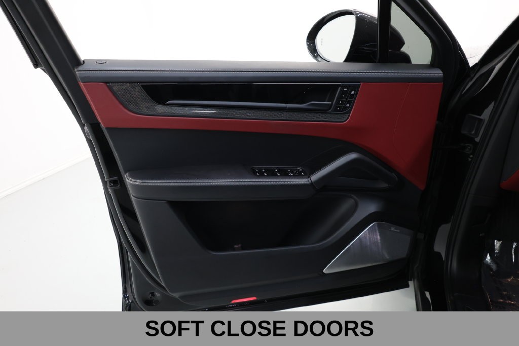 Porsche Cayenne Coupe Vehicle Full-screen Gallery Image 41