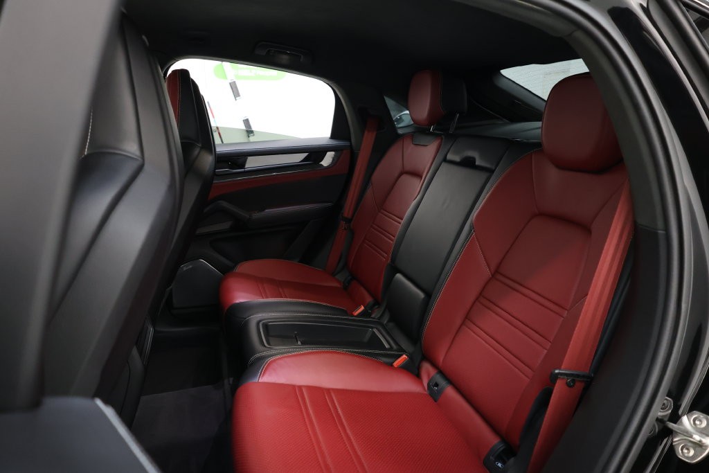Porsche Cayenne Coupe Vehicle Full-screen Gallery Image 52
