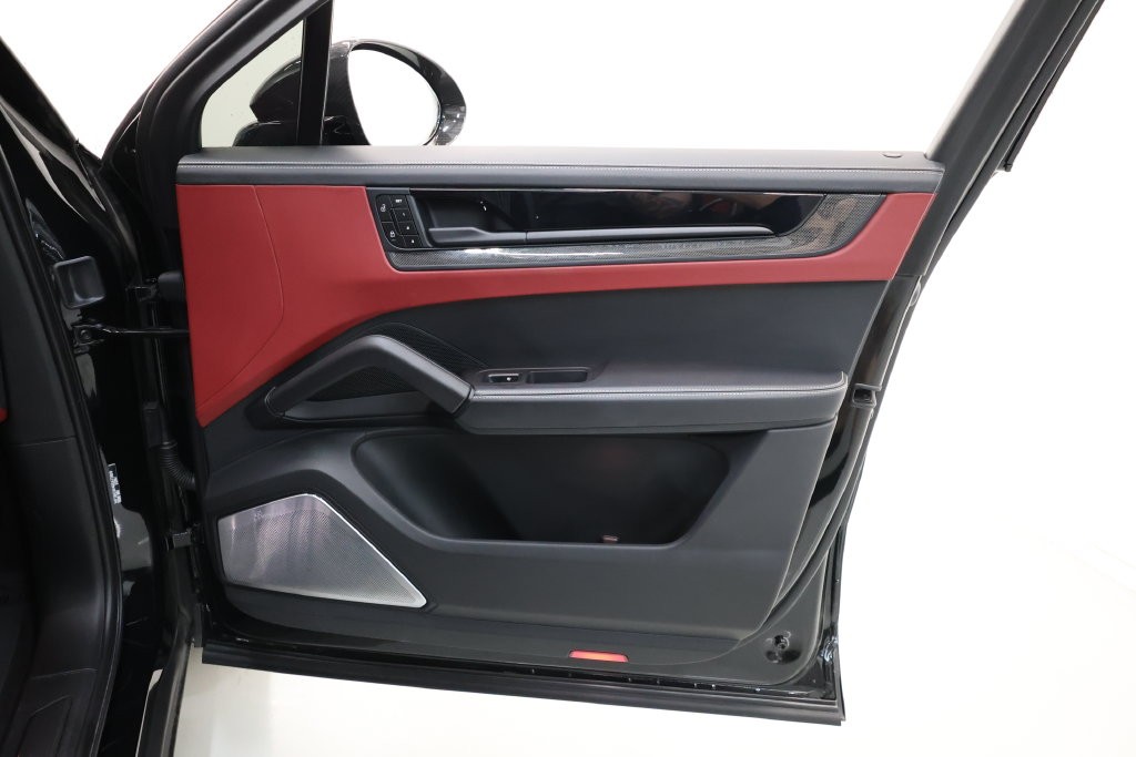 Porsche Cayenne Coupe Vehicle Full-screen Gallery Image 54