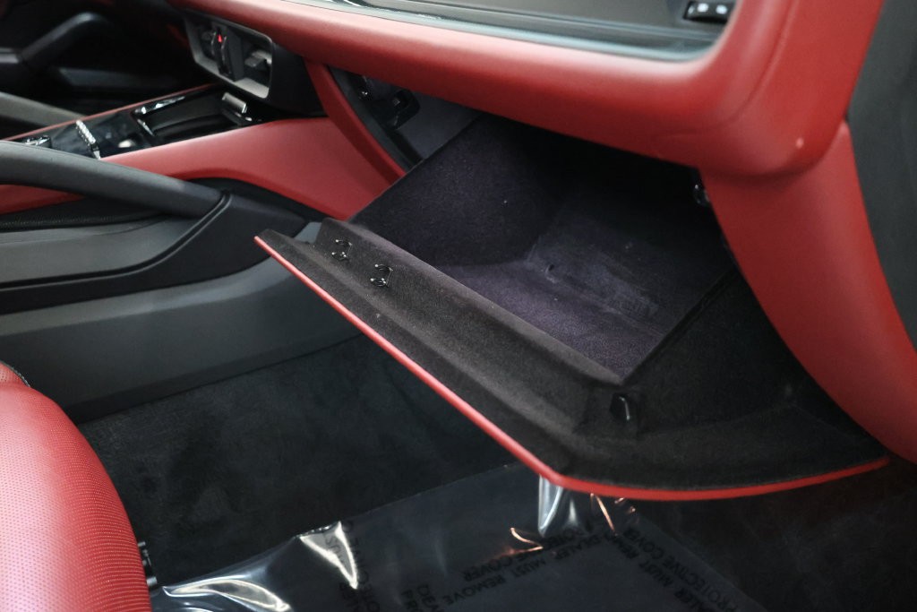 Porsche Cayenne Coupe Vehicle Full-screen Gallery Image 55