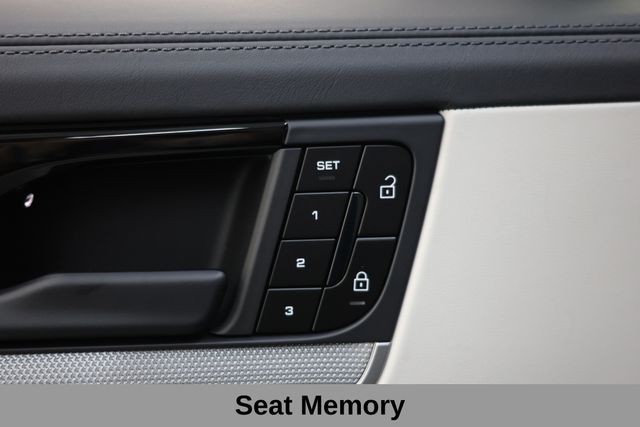 Porsche Cayenne Vehicle Image 32