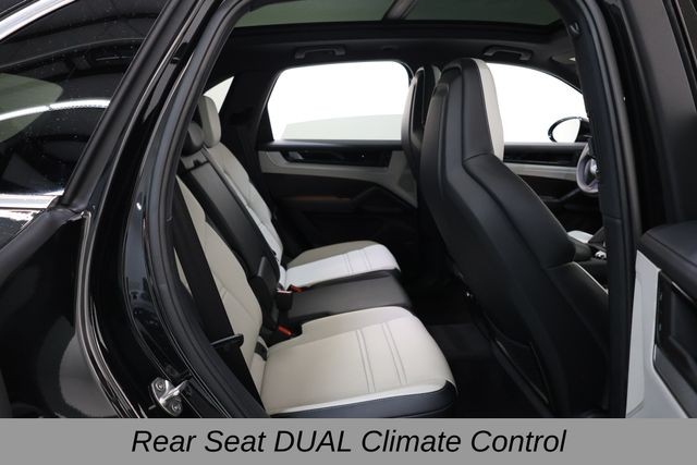 Porsche Cayenne Vehicle Image 36
