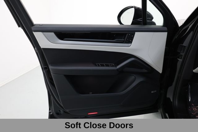 Porsche Cayenne Vehicle Image 47