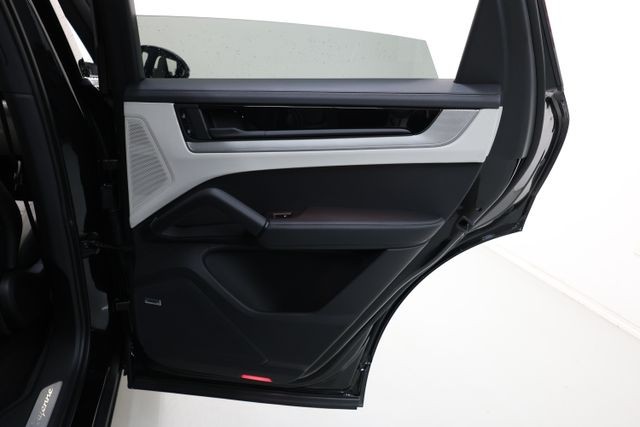 Porsche Cayenne Vehicle Image 56