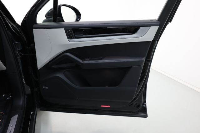 Porsche Cayenne Vehicle Image 57