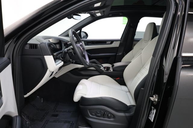 Porsche Cayenne Vehicle Image 58