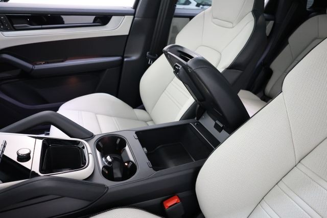 Porsche Cayenne Vehicle Image 59